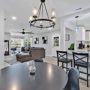 https://modern-lake-front-casita-near-winter-park.thedaytonabeachhotels.com